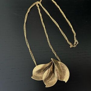 Gold Leaf Pendant Necklace